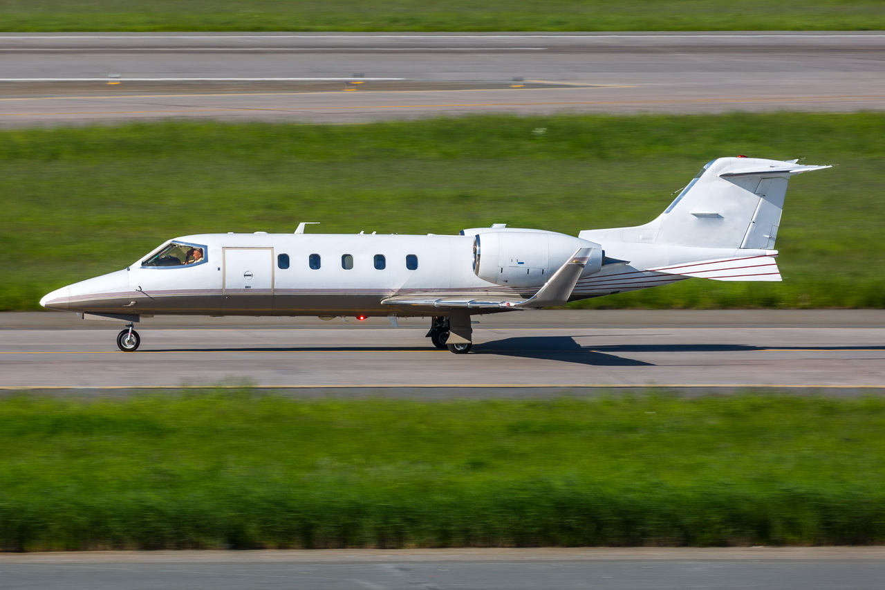 Learjet 31private jet charter