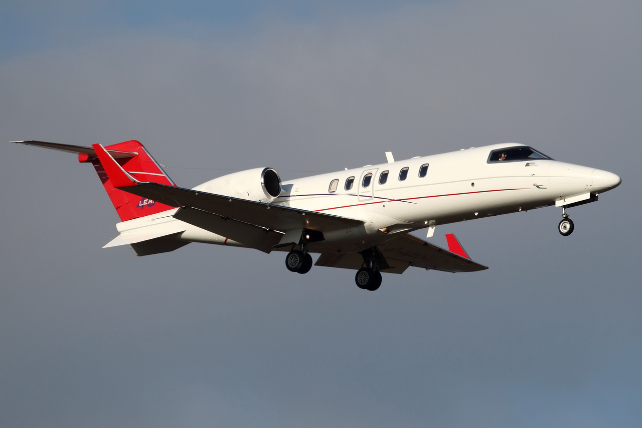 Learjet 40XR private jet charter'