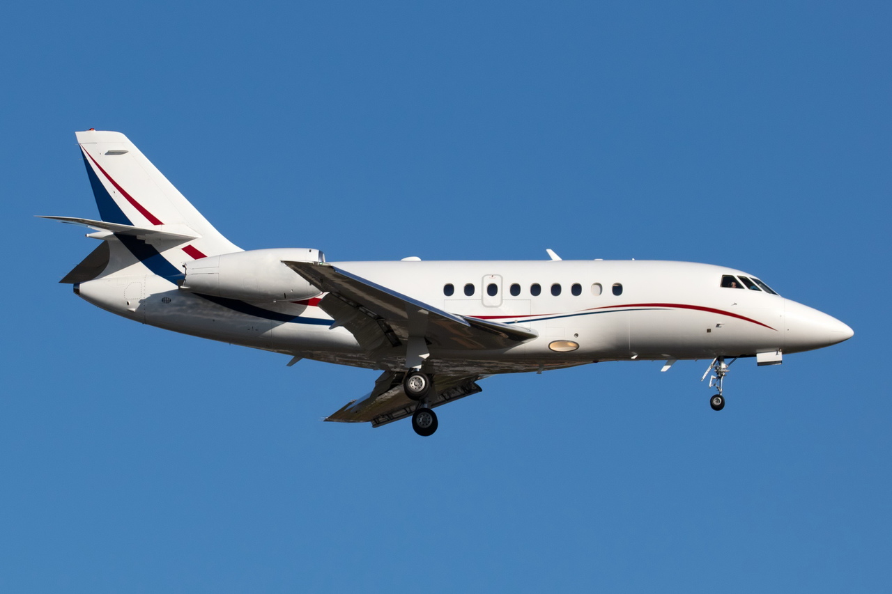 Falcon 2000 private jet charter'