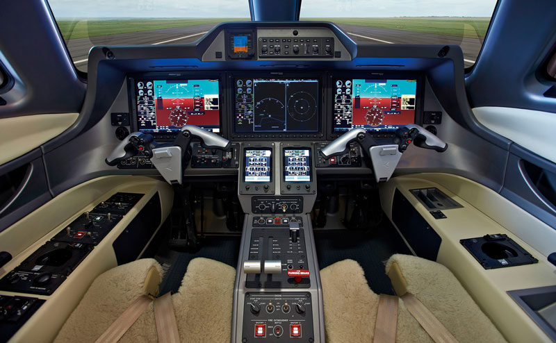 Phenom 300 Cockpit