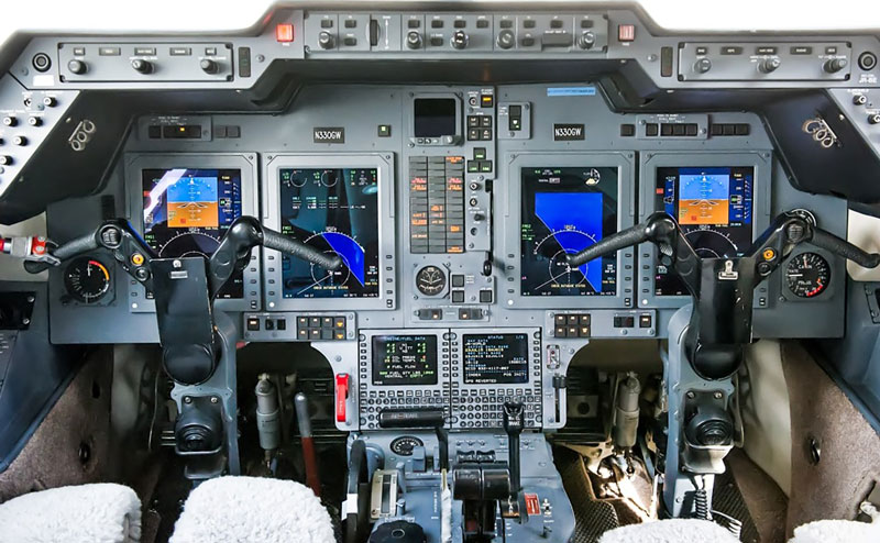 Hawker 900XP Cockpit